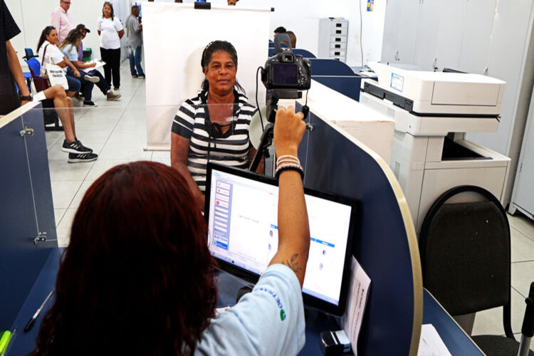 Postos do Detran vão abrir aos sábados para emissão da nova carteira de identidade