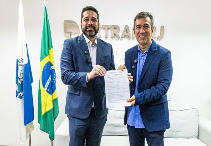 Detran e Correios assinam contrato para entrega domiciliar gratuita de documentos