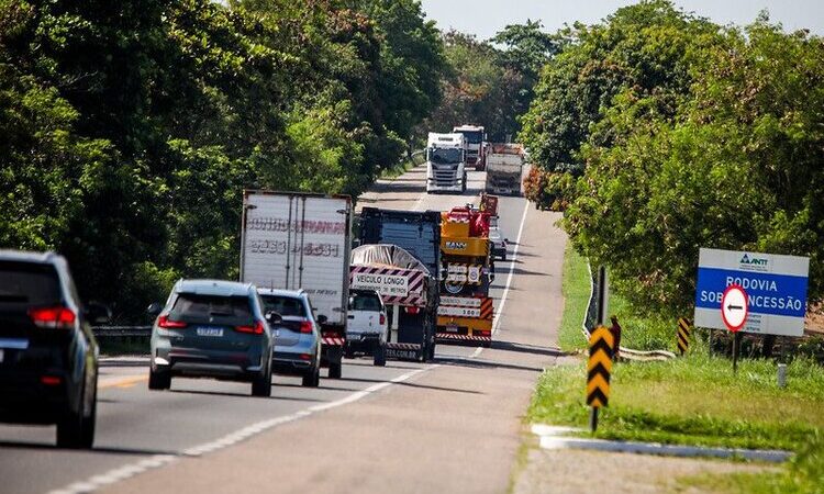 Mais de 1,6 milhão de veículos são esperados na BR-102 durante o feriadão