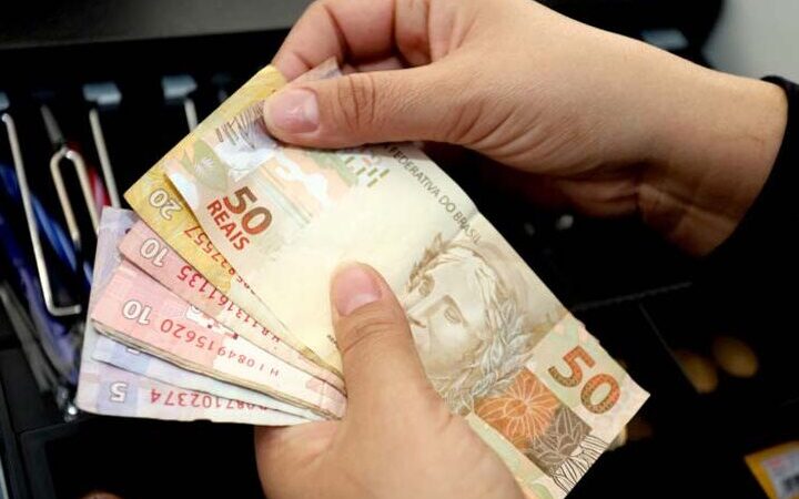 Receita paga nesta segunda maior lote de restituição do IR da história
