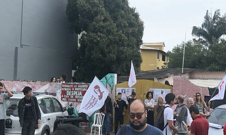 Cabo Frio: protesto marca reintegração de posse em imóvel ocupado por mulheres