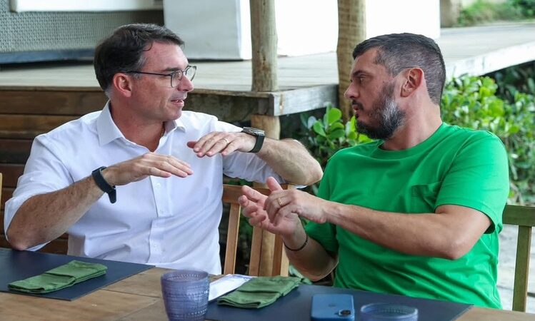 Bacellar e Flávio Bolsonaro reúnem políticos em Búzios