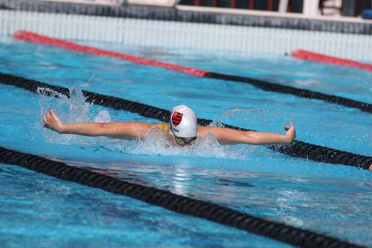 Nicole de Thuin conquistou 10 medalhas no Estadual de Natação