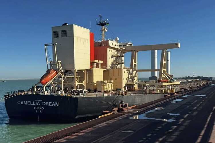 Terminal da Ferroport no Porto do Açu, recebe primeiro navio com sistema de velas rotativas