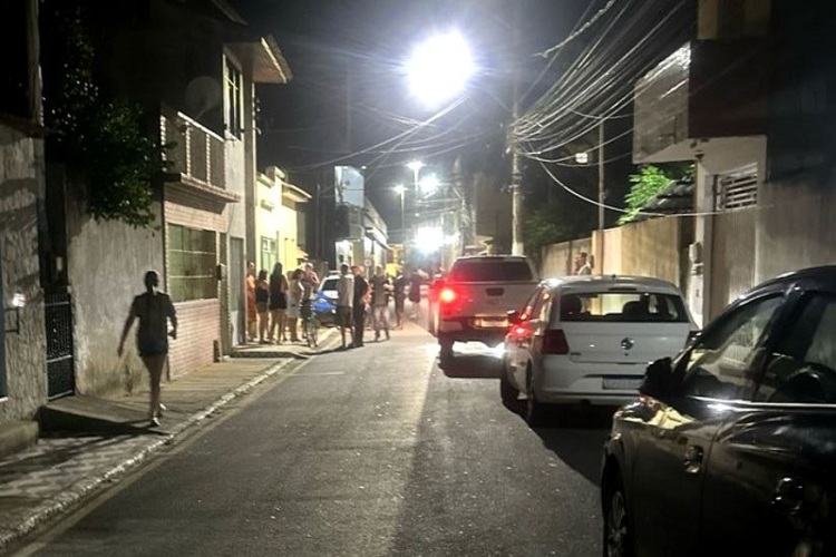 Três bandidos armados invadem residência em São João da Barra