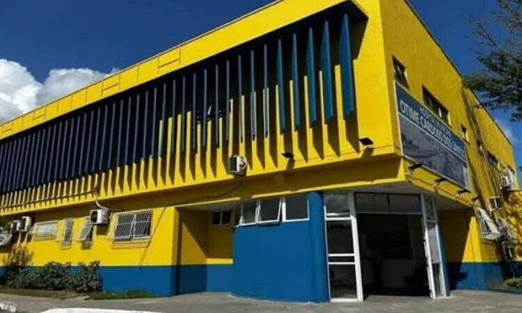 Chuva interdita parte do Hospital Otime Cardoso dos Santos, em Cabo Frio