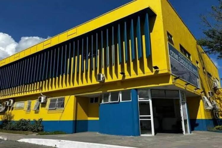 Chuva interdita parte do Hospital Otime Cardoso dos Santos, em Cabo Frio