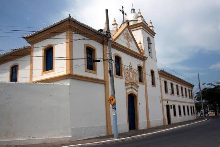 Polícia investiga vandalização de templo católico em Campos