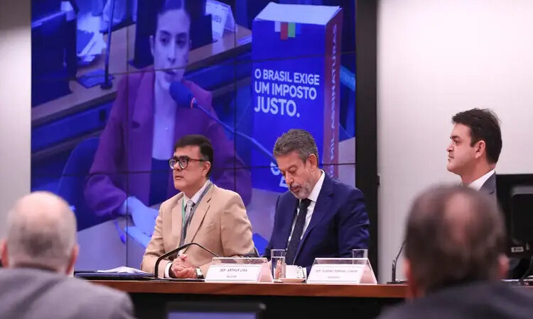 Comissão da Câmara aprova isenção do IR para quem ganha até R$ 5 mil