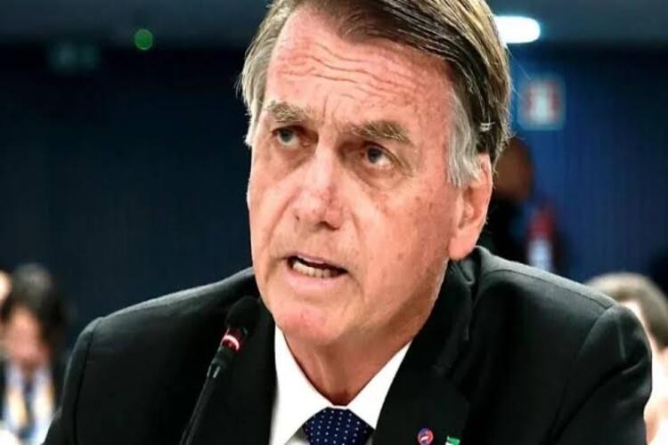 Alexandre de Moraes determina que Bolsonaro passe a cumprir prisão domiciliar
