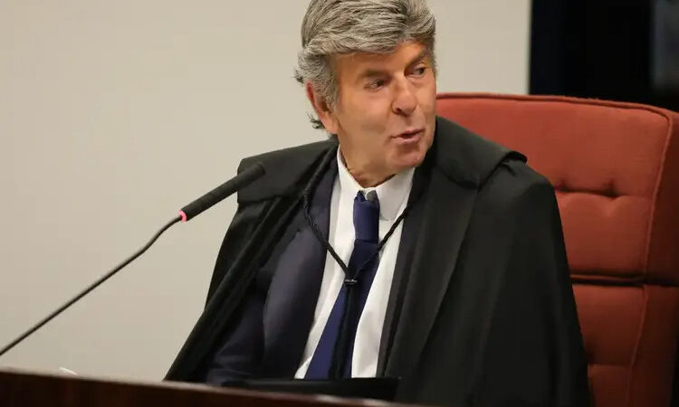 Fux cita incompetência do STF para julgar Bolsonaro e vota para anular ação