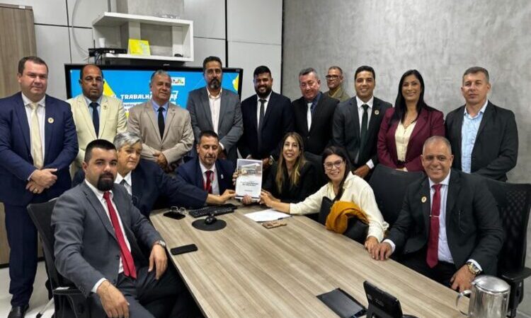 Em Brasília: Prefeita de SJB busca recursos no Ministério da Saúde para hospital municipal