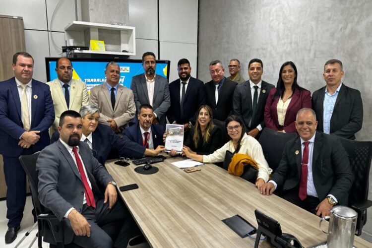 Em Brasília: Prefeita de SJB busca recursos no Ministério da Saúde para hospital municipal