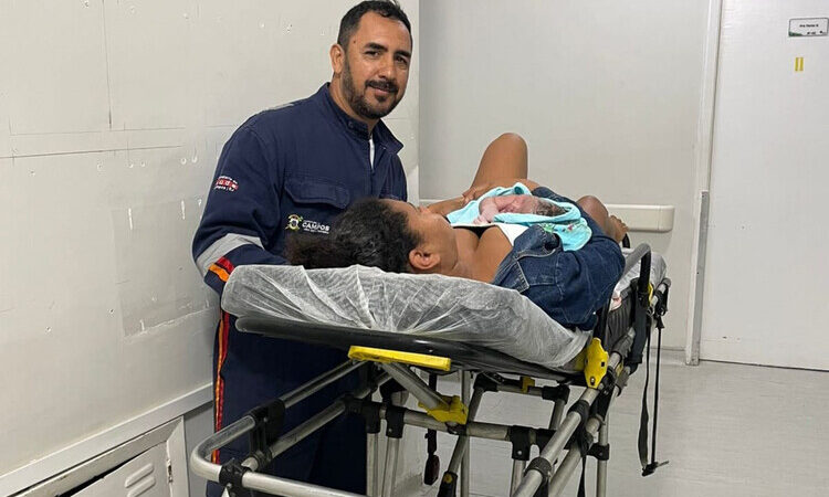 Bebê nasce a caminho de hospital em parto realizado por motorista em Campos