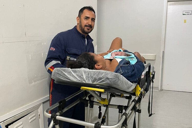 Bebê nasce a caminho de hospital em parto realizado por motorista em Campos
