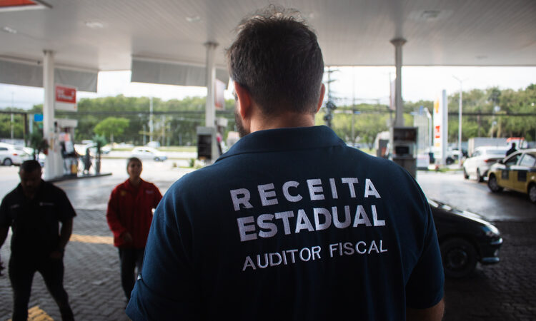 Postos de combustíveis que não fizeram recadastramento obrigatório serão intimados