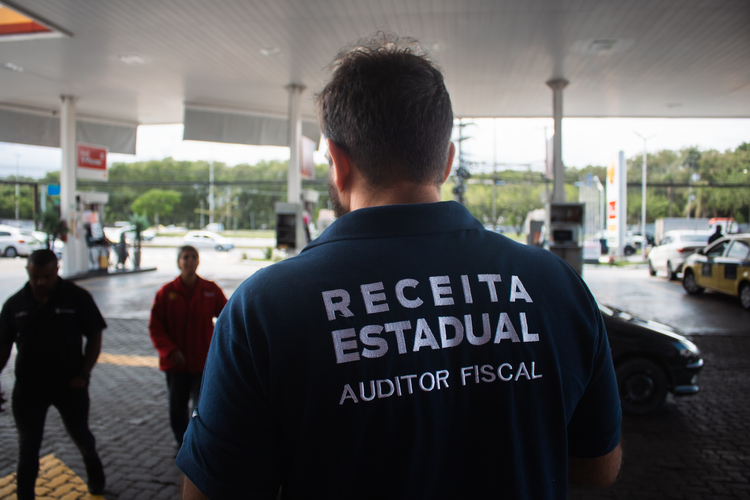 Postos de combustíveis que não fizeram recadastramento obrigatório serão intimados