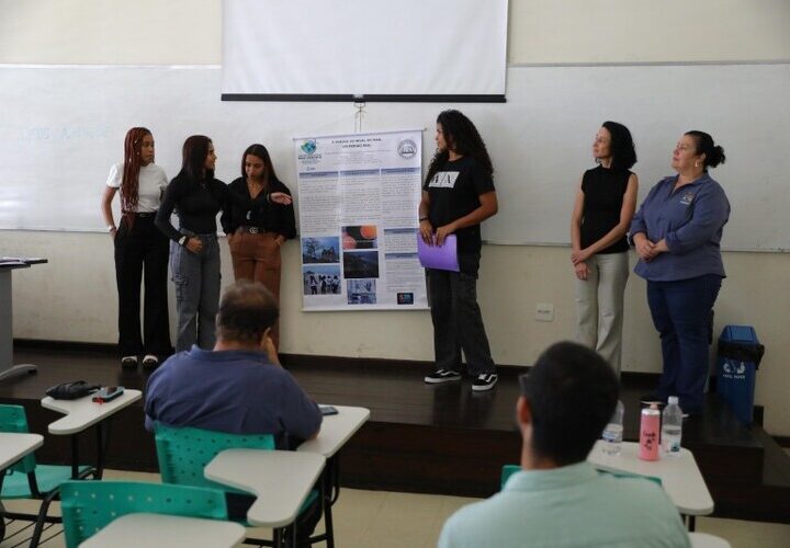 Alunas da EJA de SJB apresentam projeto sobre erosão costeira na UFRJ