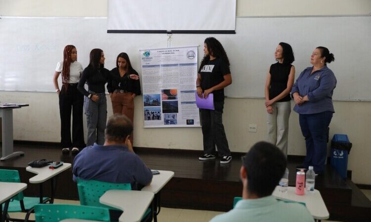 Alunas da EJA de SJB apresentam projeto sobre erosão costeira na UFRJ