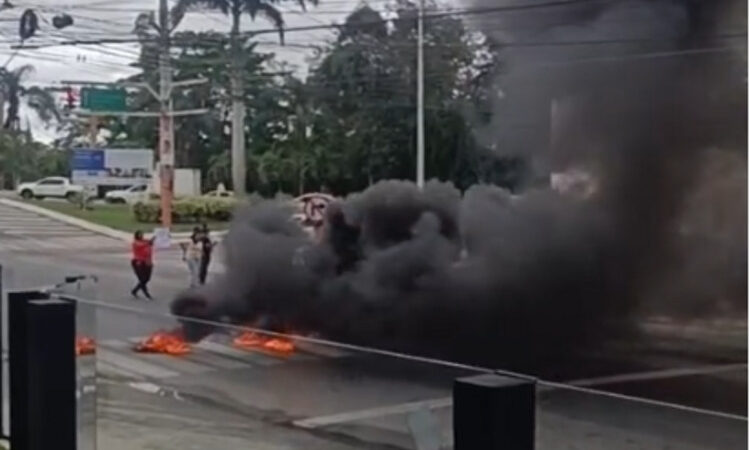 Protesto provoca congestionamento de hora e meia na BR-101, em Campos