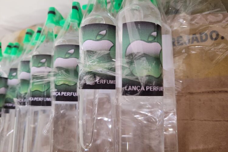 PF e PRF prendem homem com mais de 1.300 frascos de lança-perfume em Rio Bonito