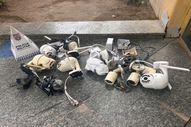 Polícia apreende 17 câmeras de monitoramento usadas pelo tráfico em SFI