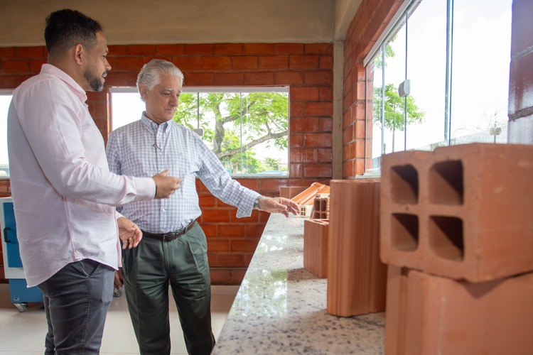 Setor ceramista de Campos inaugura laboratório de ensaios