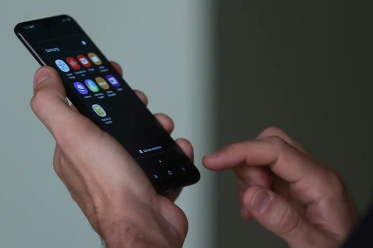 Polícia envia mais de 4 mil intimações a usuários de celulares roubados no ERJ
