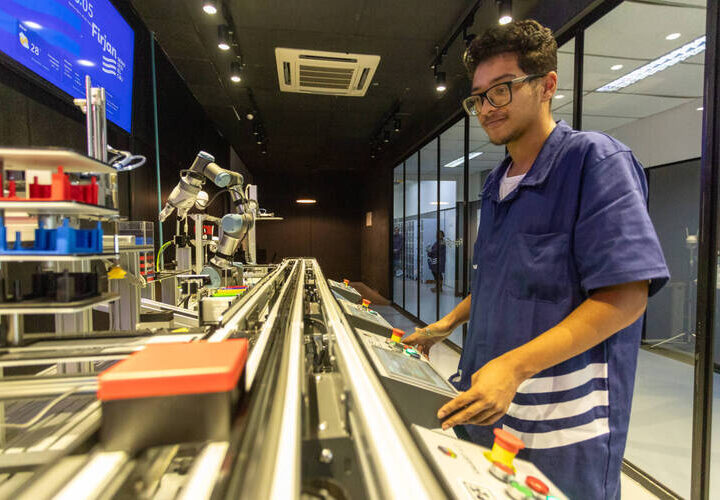 Firjan Senai Sesi lança programa de empregabilidade para unir alunos e empresas