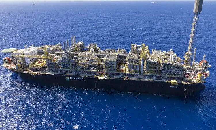 Petrobras arremata dois dos sete blocos leiloados pela ANP na Bacia de Campos