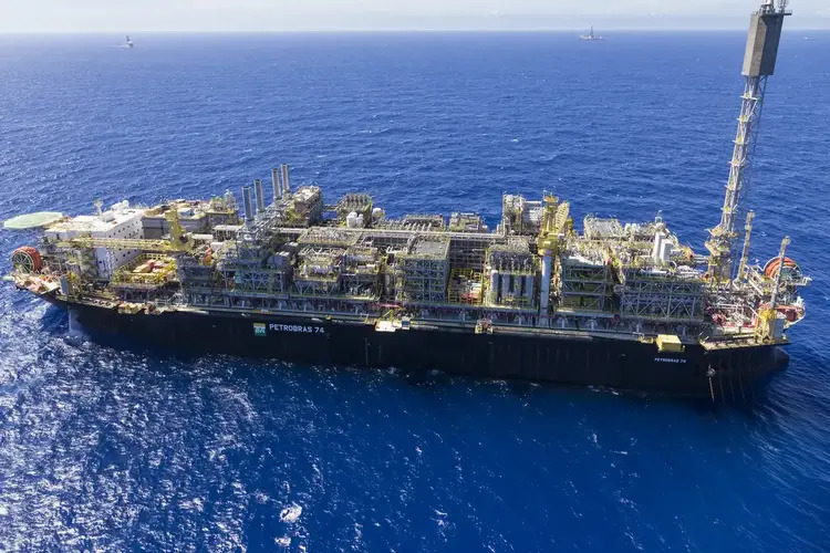 Petrobras arremata dois dos sete blocos leiloados pela ANP na Bacia de Campos