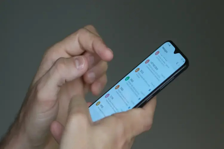 Operação Rastreio apreende 10 mil celulares e prende 690 pessoas