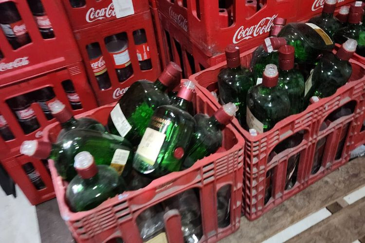 Visa intensifica fiscalização e encontra bebidas falsificadas e vencidas em Campos