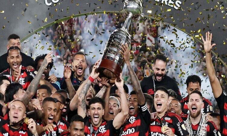 Flamengo bate o Palmeiras e é tetra da Libertadores