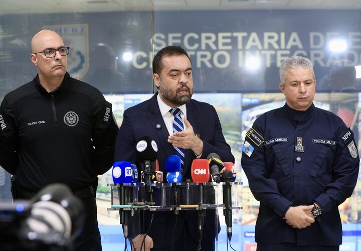 Contenção: 69,6% dos cariocas aprovam ações policiais no Alemão, aponta pesquisa