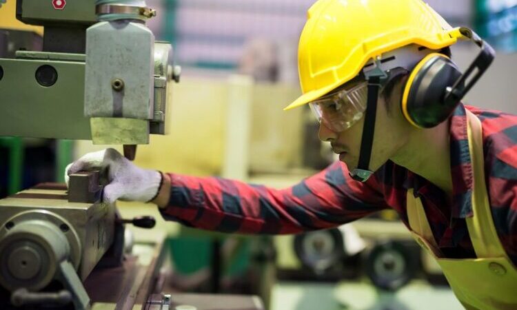 Produção industrial do Rio de Janeiro cai quase 2% em agosto, aponta Nuperj