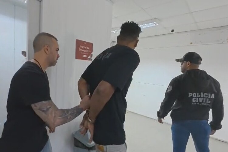 Acusado de estuprar quatro menores é preso ao desembarcar no heliporto do Farol, em Campos