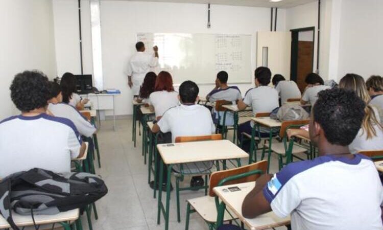 Alunos das escolas estaduais do Rio passarão de ano mesmo se reprovados em seis matérias