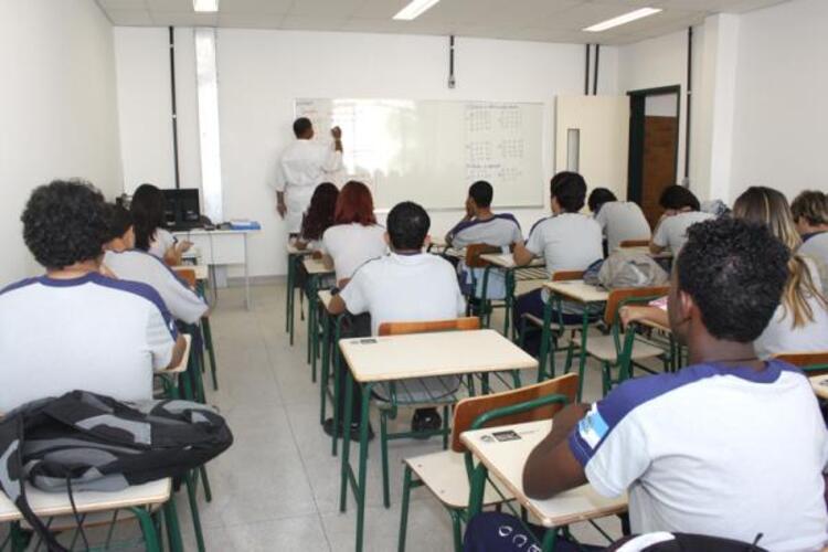 Alunos das escolas estaduais do Rio passarão de ano mesmo se reprovados em seis matérias