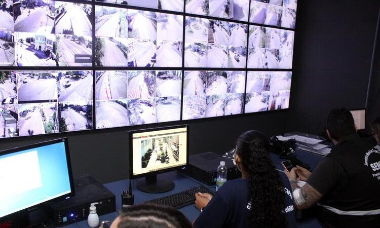 Monitoramento com câmera de reconhecimento facial auxilia na prisão de foragido em SJB