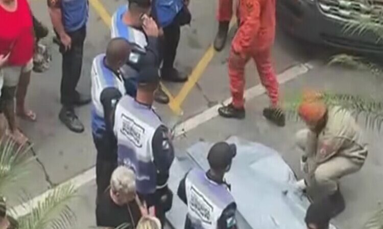 Homem danifica carros, ameaça pessoas, tenta agredir PMs e acaba morto, em Campos