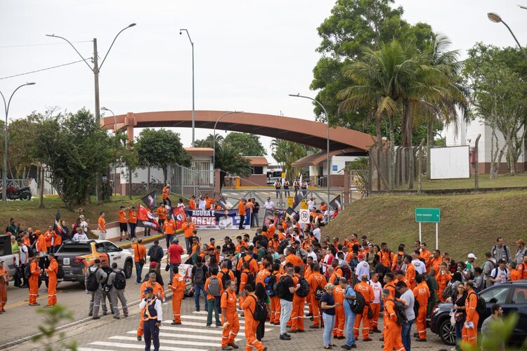 Greve dos petroleiros já atinge 28 plataformas na Bacia de Campos, diz Sindipetro-NF