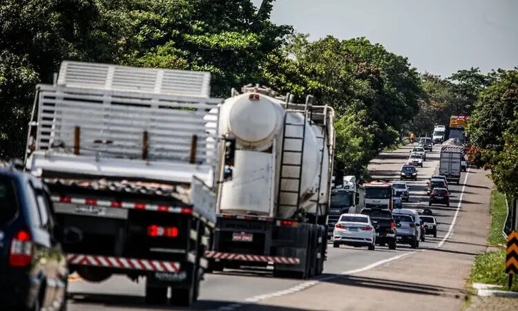 Mesmo com aumento no fluxo de veículos, número de mortes na BR-101 diminuiu 43%
