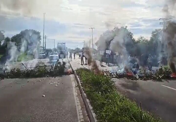 Manifestantes interditam BR-356 e pedem justiça pela morte de casal, em SJB