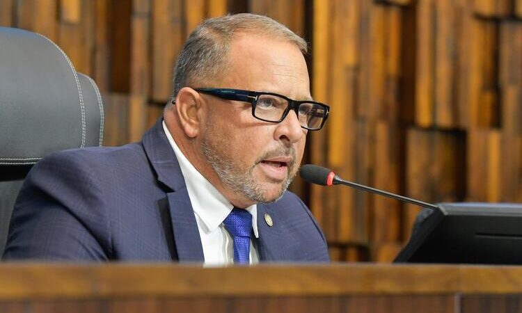 Delaroli demite mais de 200 funcionários da Alerj