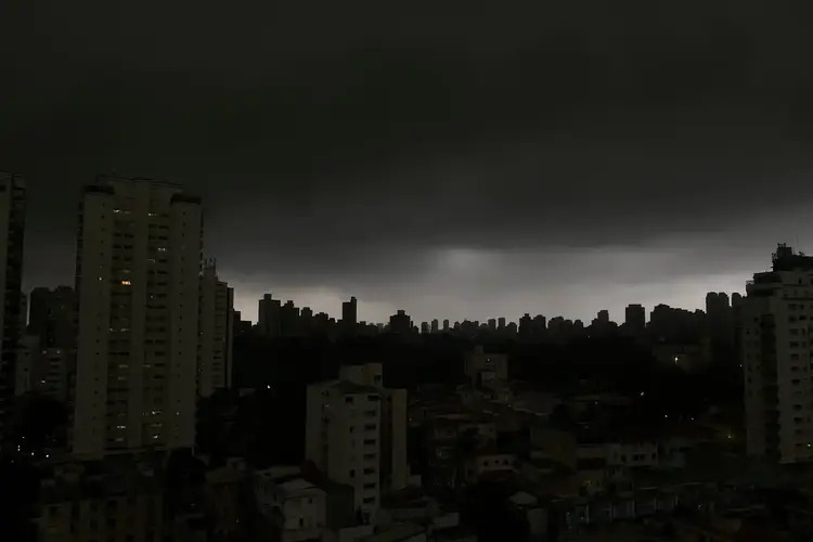 Inmet alerta para ocorrência de ciclone no Sudeste a partir de sexta