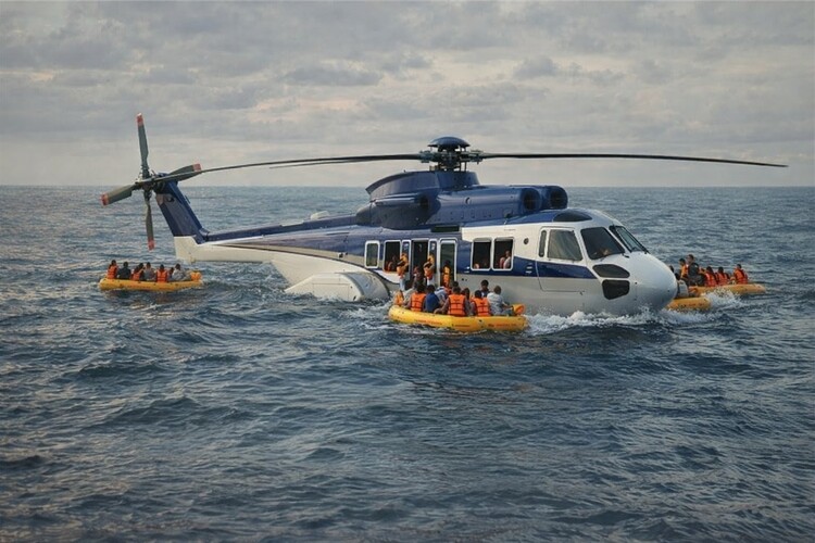 Helicóptero realiza pouso forçado a 30 quilômetros da costa de Cabo Frio