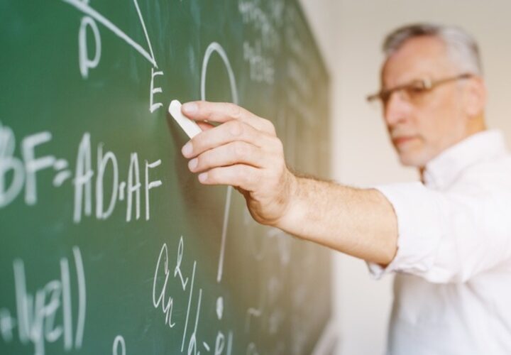 Professores podem acumular cargo público, decide Congresso