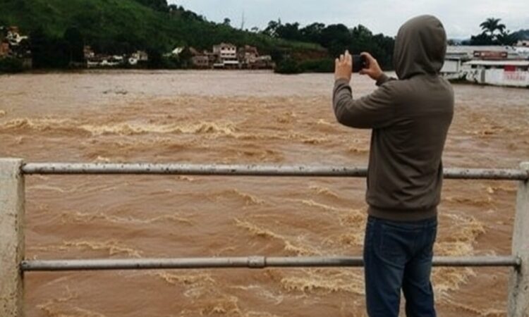 Rios do Noroeste Fluminense voltam a subir, transbordam e preocupam população