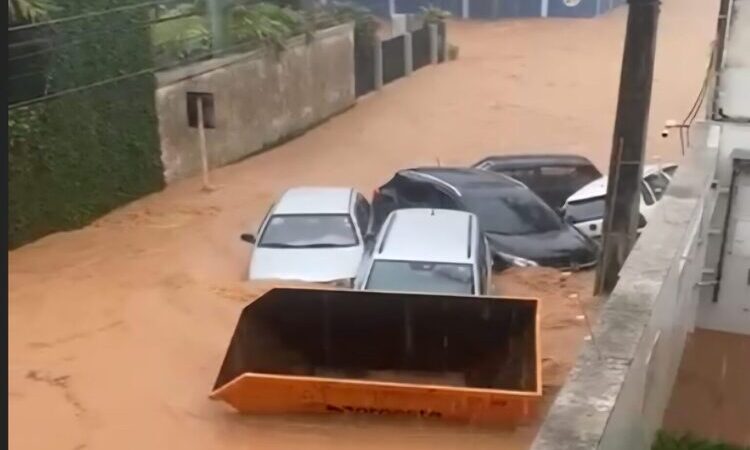 Enxurrada assusta moradores de Itaperuna